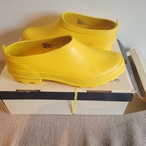 ST.JOHNS BAY YELLOW SLIP ON RAIN SHOES FOR WOMEN